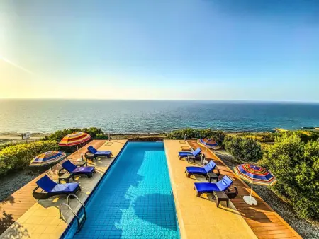 Villa Blue Horizon - Piscine infinity face à la mer à Kyrenia : photo 18