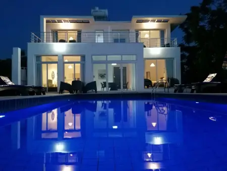 Villa Blue Horizon - Piscine infinity face à la mer à Kyrenia : photo 20