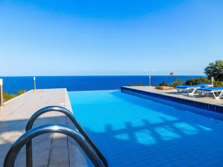 Villa Blue Horizon - Piscine infinity face à la mer à Kyrenia : photo 40