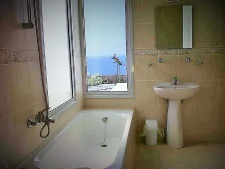 Villa Blue Horizon - Piscine infinity face à la mer à Kyrenia : photo 42