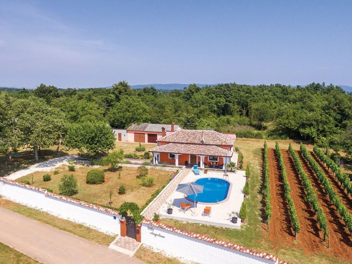 Maison Angelina avec piscine privée à Marčana - Photo 1