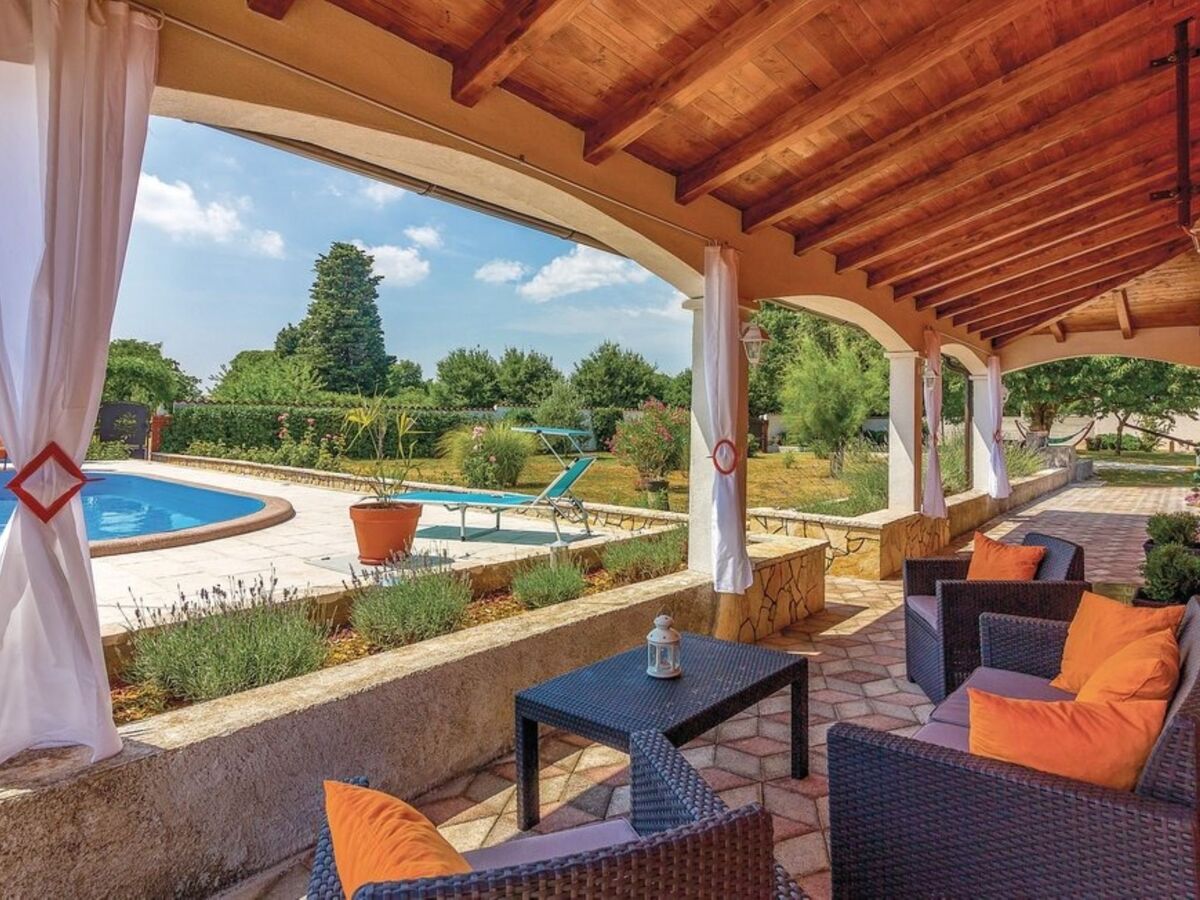 Maison Angelina avec piscine privée à Marčana - Photo 2