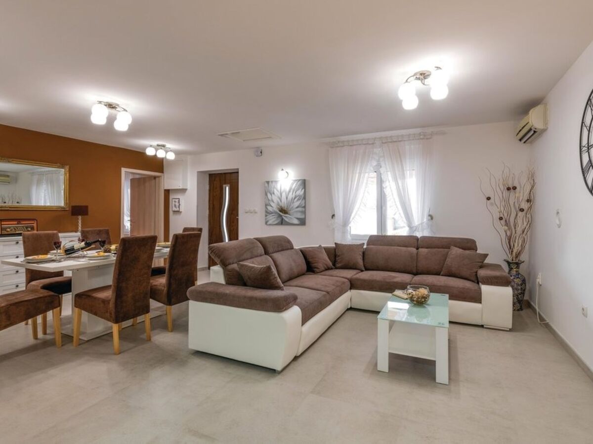 Maison Angelina avec piscine privée à Marčana - Photo 3