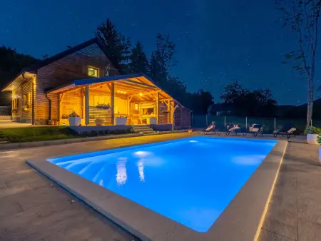 Mali Medo – Maison luxe bois avec wellness, Gospić : photo 3