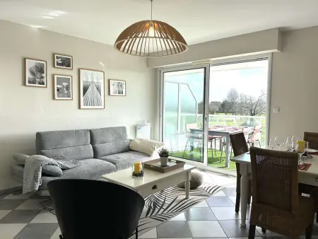 Location appartement à Coëx, Appartement 3 Pièces avec Balcon et Piscine à Coëx