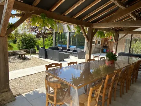 Location gite à Montchevrier, Grande Maison avec Piscine Intérieure Chauffée