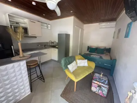 Location appartement à Saint Joseph, Studio près de Saint-Joseph avec jardin et entrée privée