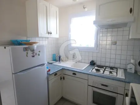 Charmante maison pour 4 personnes avec terrasse, à 1,8 km de la plage et proche des commodités - Photo 2