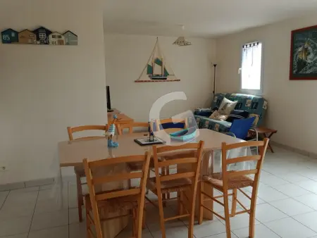 Charmante maison pour 4 personnes avec terrasse, à 1,8 km de la plage et proche des commodités - Photo 4