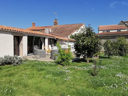 Location maison à Le Bernard, Maison en pierres avec jardin, 7 km des plages, 6 pers, 3 chambres - Le Bernard