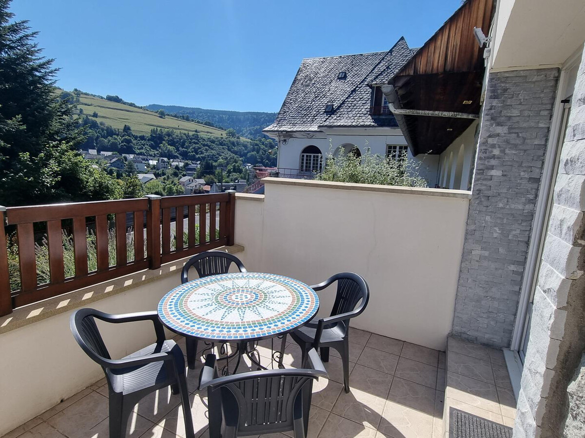 T2 52m² La Bourboule, terrasse sud, garage vélos - Photo 1