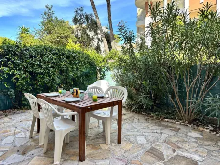 Location appartement à Hyères, T2 avec jardin et parking proche plages