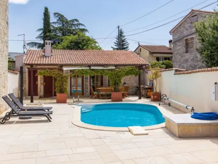 Villa Diana – Maison 5 chambres avec piscine à Kanfanar