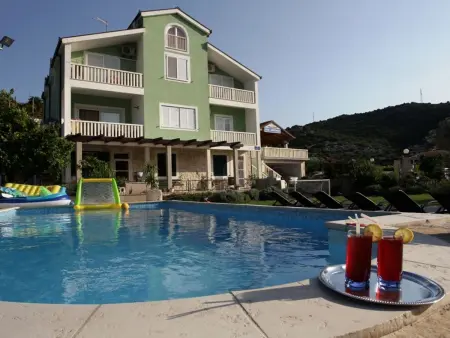 Maison Solo : 10 chambres, piscine et vue lac à Ploče : photo 10
