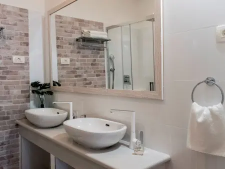 Maison Solo : 10 chambres, piscine et vue lac à Ploče : photo 32