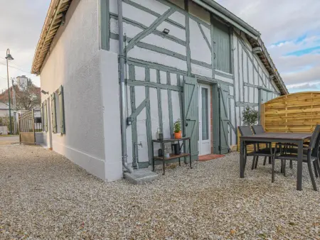 Location gite à Géraudot, Plain-pied Géraudot charme et confort, parking et climatisation