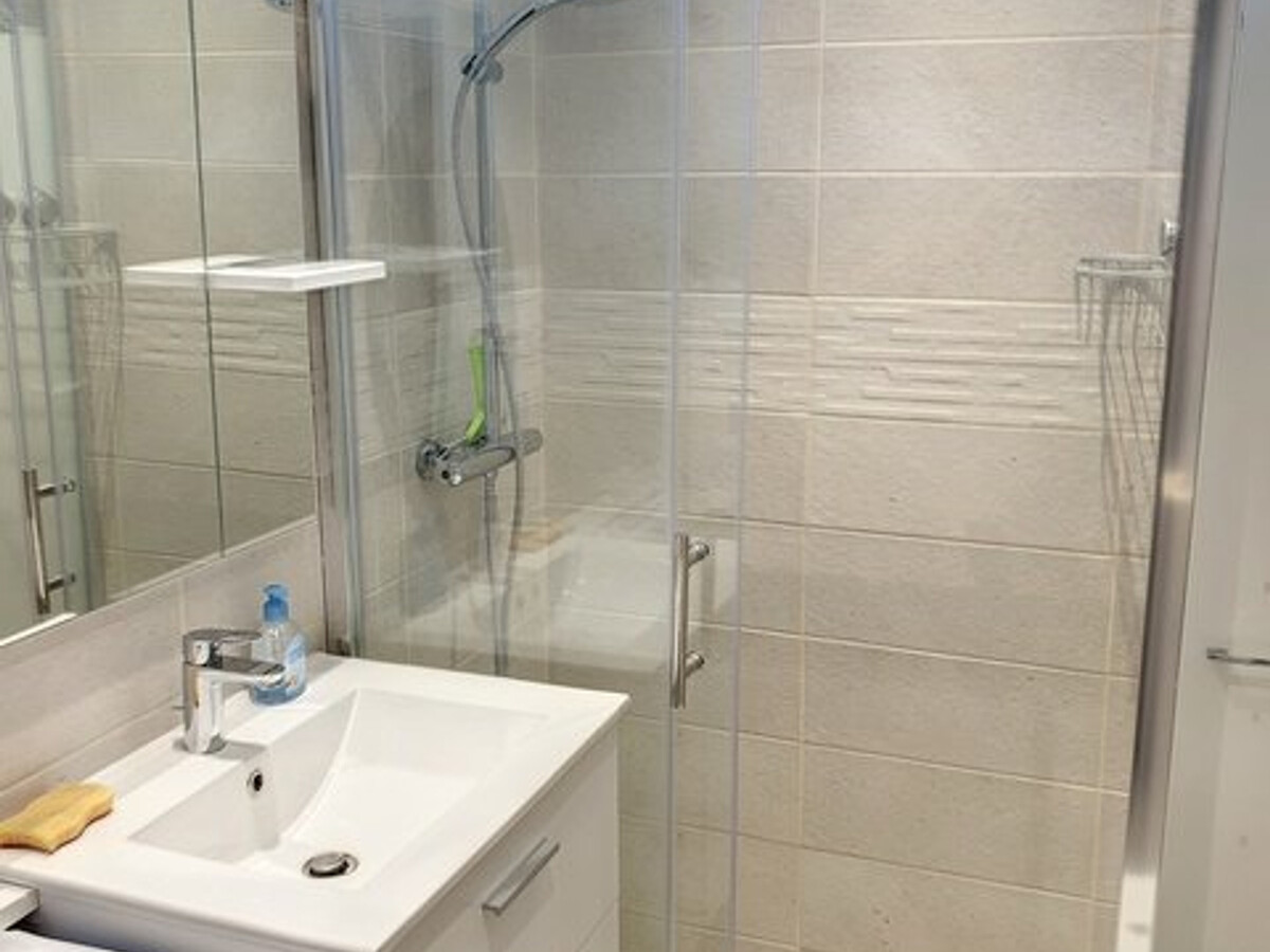 T3 climatisé Bormes-les-Mimosas, terrasse 35m², accès plage - Photo 8