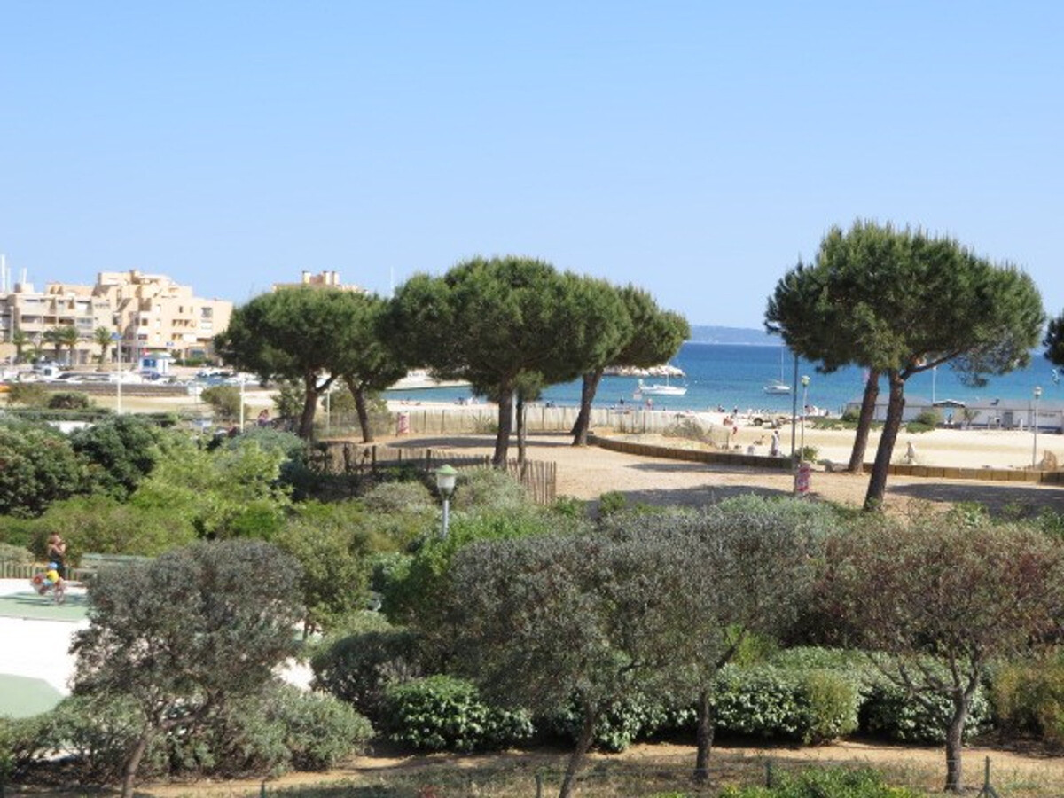 T3 climatisé Bormes-les-Mimosas, terrasse 35m², accès plage - Photo 14