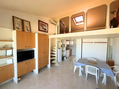 Studio mezzanine climatisé accès direct plage Port Grimaud : photo 4