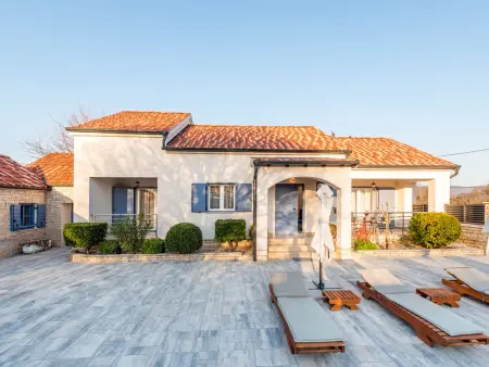Villa Niko - Maison 6 pers. piscine chauffée à Pridraga