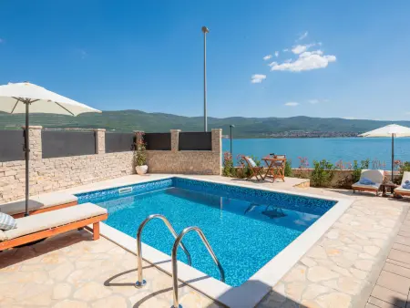 Villa Noa à Pridraga : piscine chauffée & vue mer