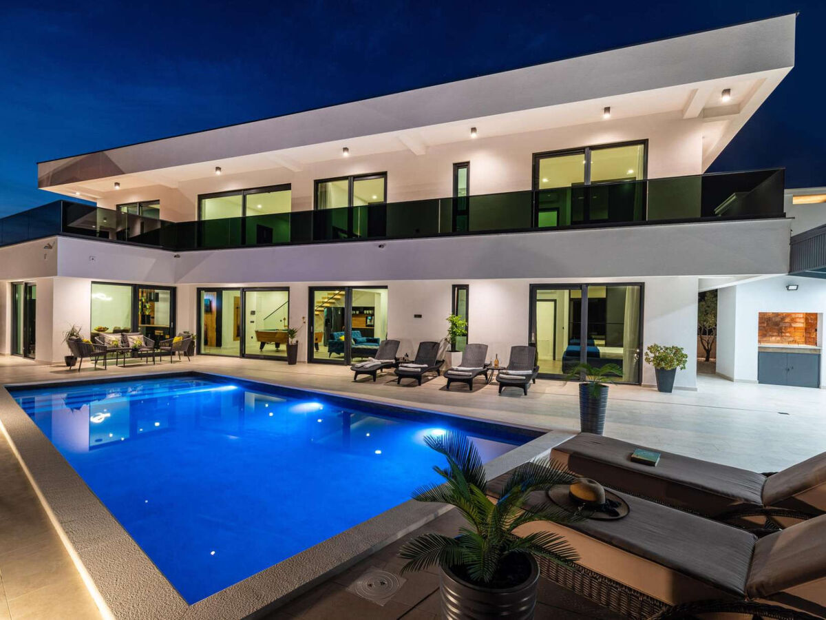 Villa Royal Hill – 4 chambres, piscine chauffée à Rovanjska - Photo 1