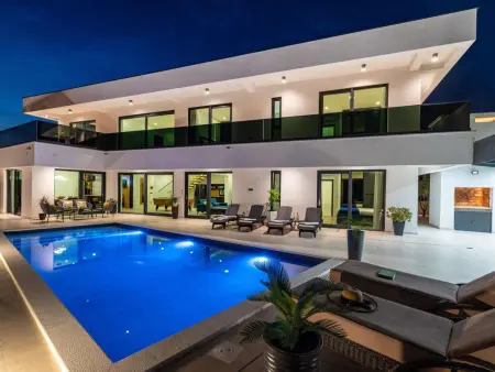 Villa Royal Hill – 4 chambres, piscine chauffée à Rovanjska