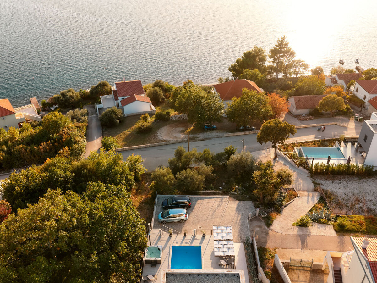 Villa Katharina à Rovanjska : 4 chambres, piscine privée, plage à 70m - Photo 2