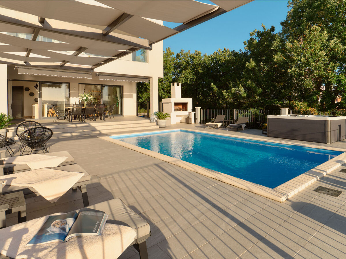 Villa Katharina à Rovanjska : 4 chambres, piscine privée, plage à 70m - Photo 9
