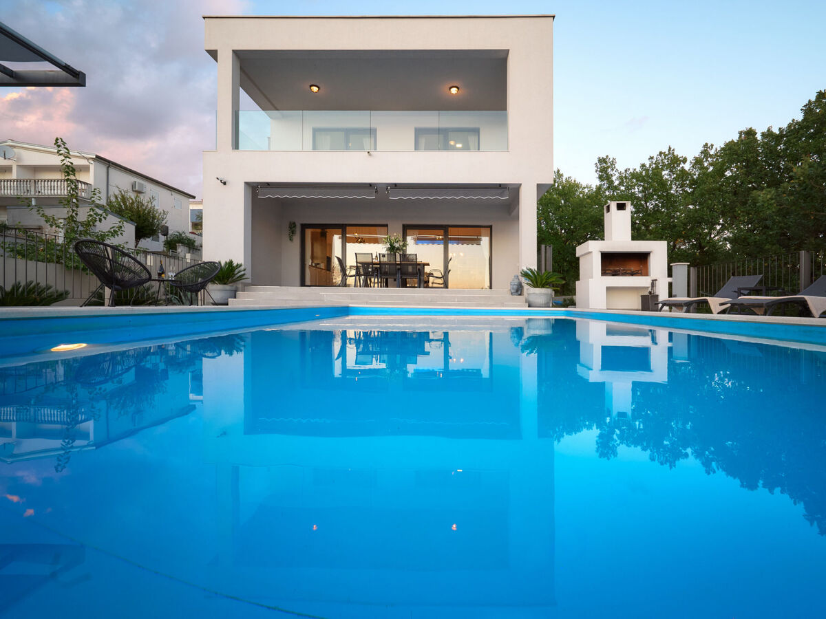 Villa Katharina à Rovanjska : 4 chambres, piscine privée, plage à 70m - Photo 10
