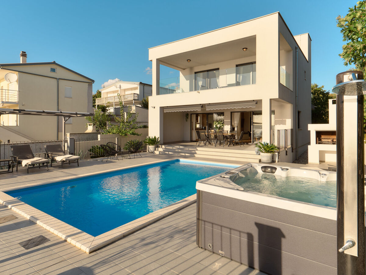 Villa Katharina à Rovanjska : 4 chambres, piscine privée, plage à 70m - Photo 11