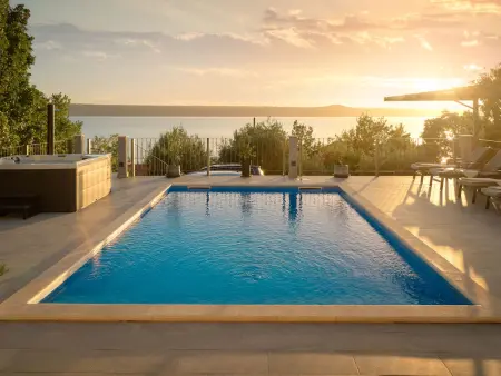 Villa Katharina à Rovanjska : 4 chambres, piscine privée, plage à 70m