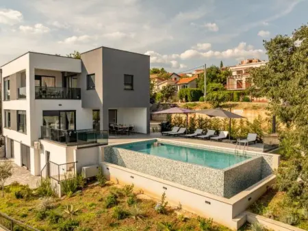 Villa Seaview A'More en front de plage à Rovanjska