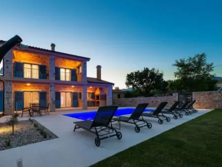 Villa Stone Banovi à Vinjerac, piscine chauffée