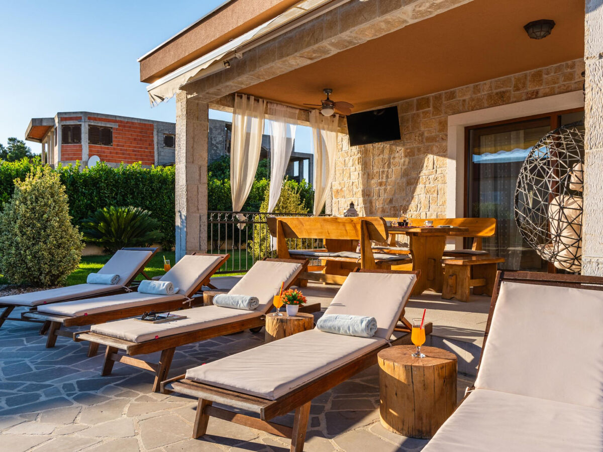 Maison Beti avec piscine chauffée à Vrsi - Photo 8