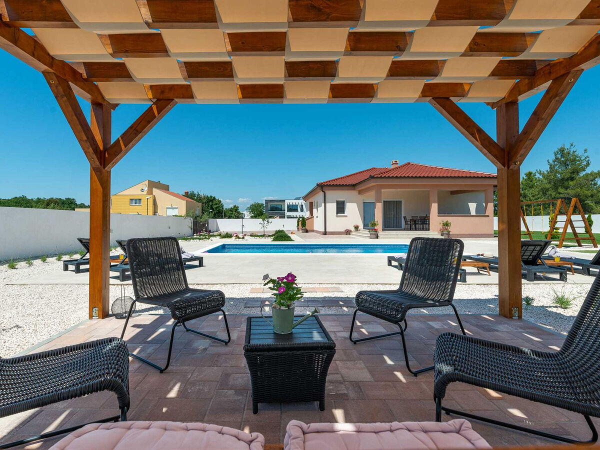 Villa First Hill avec piscine chauffée à Nin - Photo 2