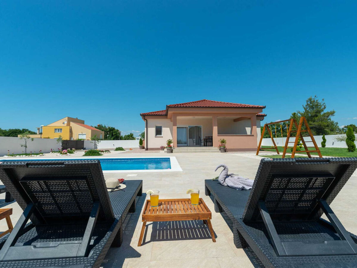 Villa First Hill avec piscine chauffée à Nin - Photo 3