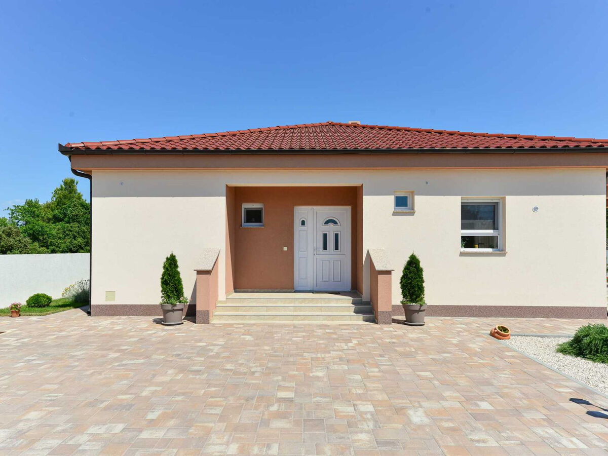 Villa First Hill avec piscine chauffée à Nin - Photo 45