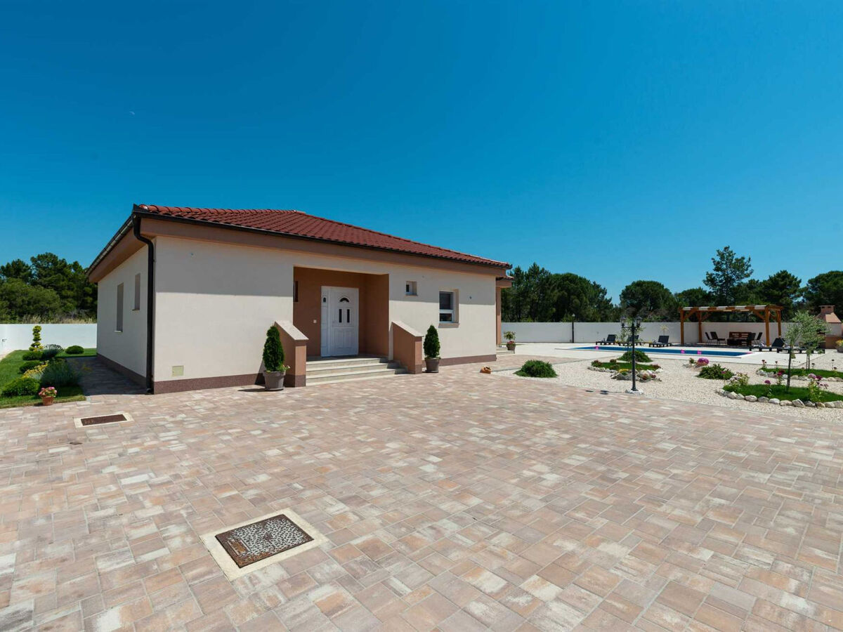 Villa First Hill avec piscine chauffée à Nin - Photo 46