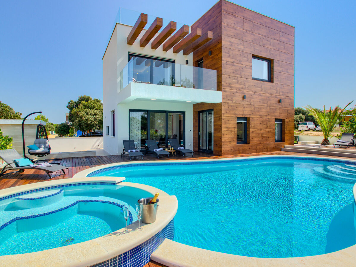 Villa Tamaria avec piscine chauffée à Nin - Photo 1