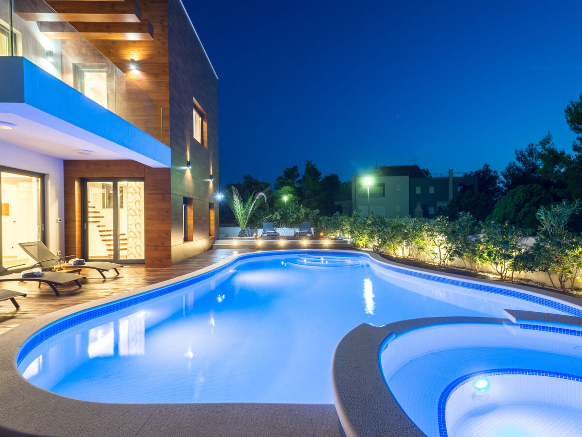 Villa Tamaria avec piscine chauffée à Nin - Photo 35