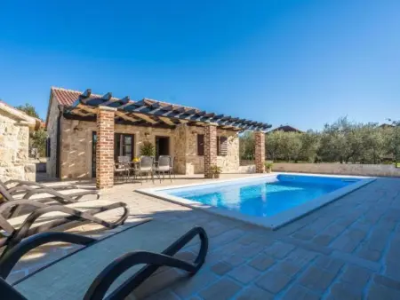Location maison à Zadar Bibinje, Stone Villa Petit Rustica with heated pool
