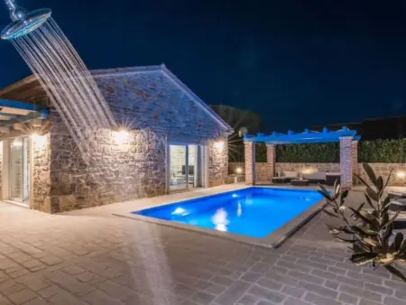 Location maison à Zadar Bibinje, Stone Villa Gelosia Rustica with heated pool