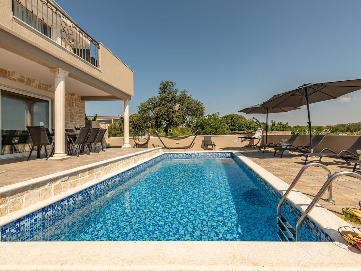 Maison Solea avec piscine privée pour 14 à Bibinje - Photo 1