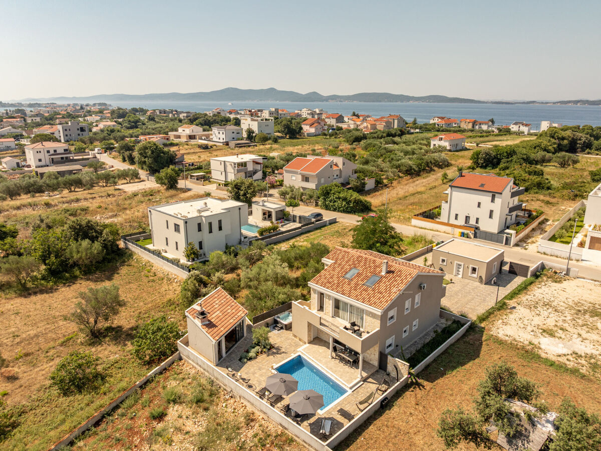Maison Solea avec piscine privée pour 14 à Bibinje - Photo 6