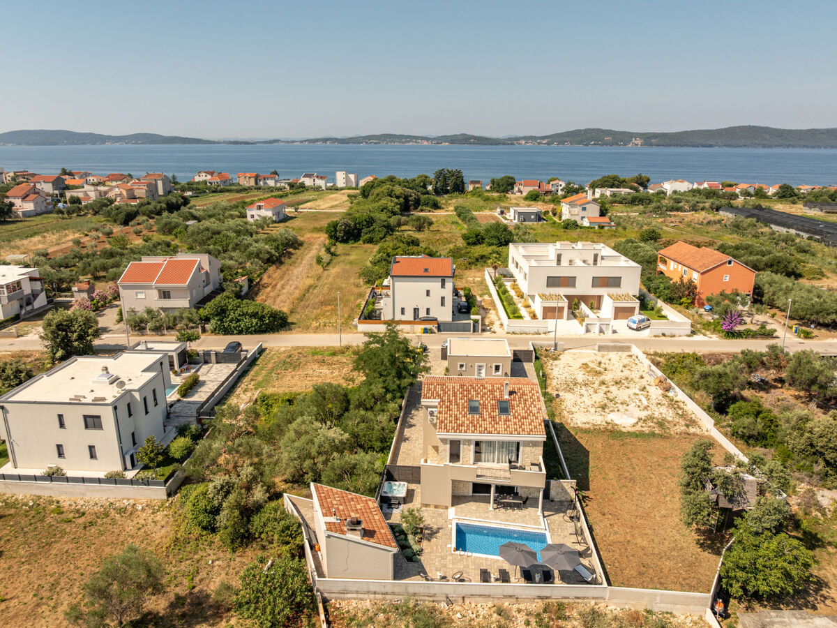 Maison Solea avec piscine privée pour 14 à Bibinje - Photo 7