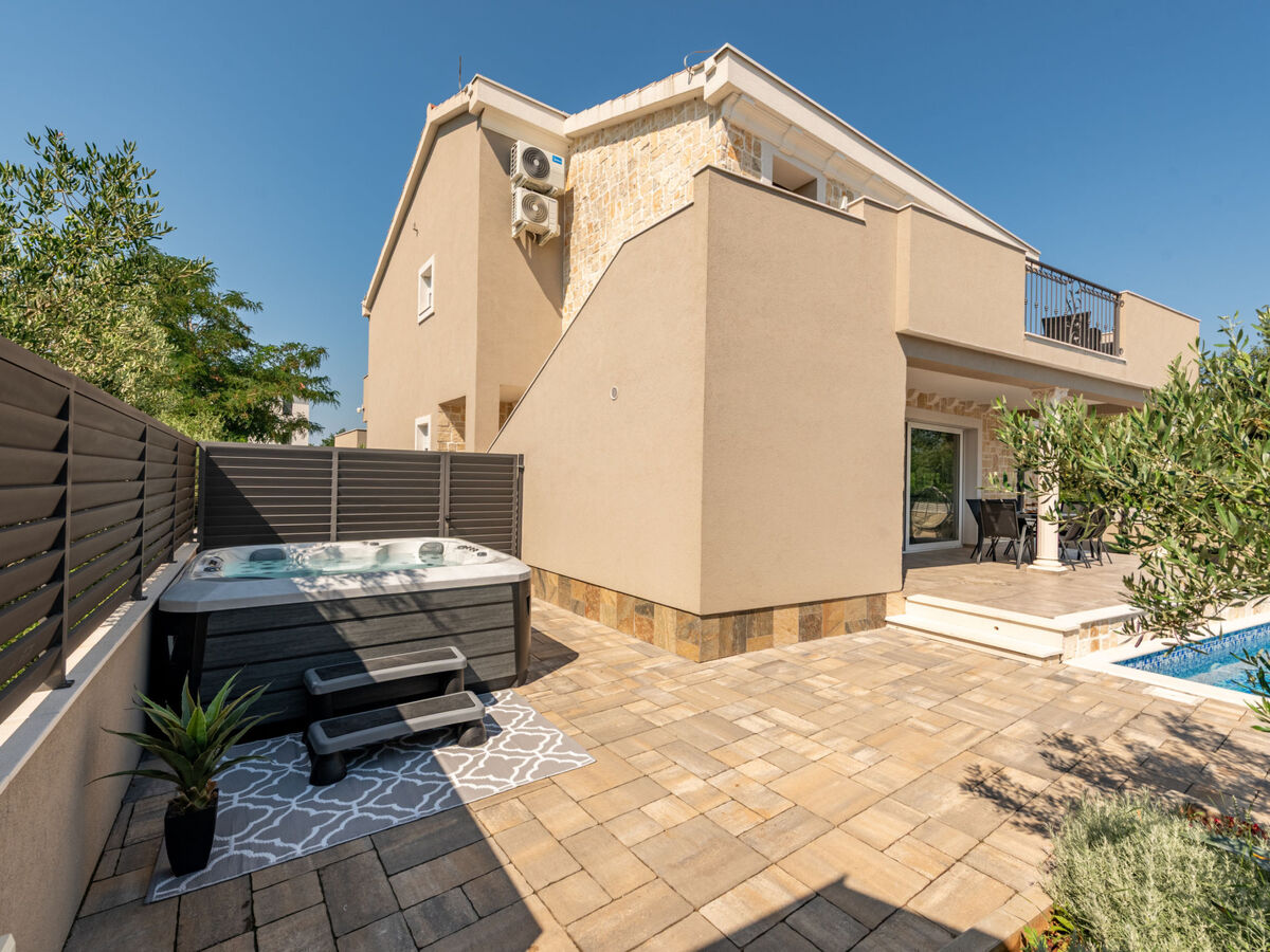 Maison Solea avec piscine privée pour 14 à Bibinje - Photo 35
