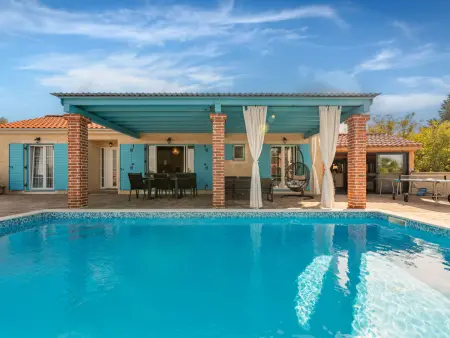 Villa Jurenda avec piscine chauffée à Debeljak