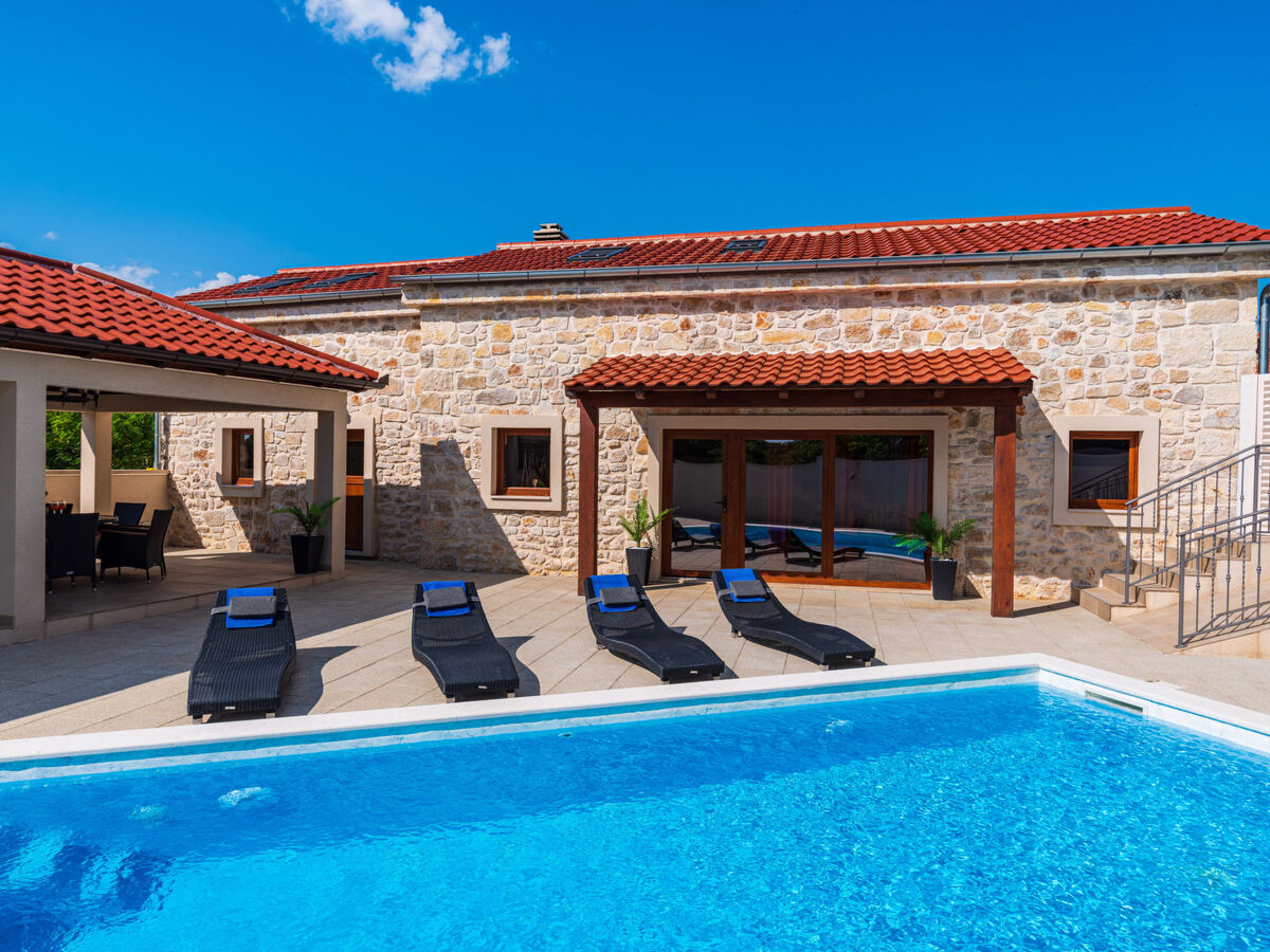Villa Miandri, 10 pers., piscine chauffée à Debeljak - Photo 1