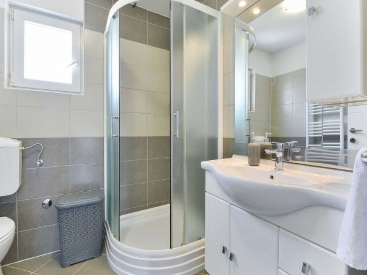 Maison 4 chambres avec piscine privée à Donje Rastane - Photo 17